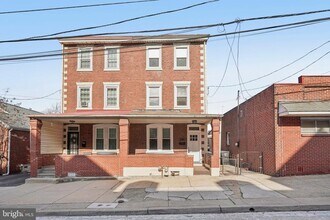 309 W Elm St in Conshohocken, PA - Building Photo - Building Photo