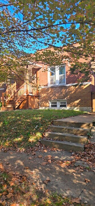 5027 Rosa Ave in St. Louis, MO - Building Photo