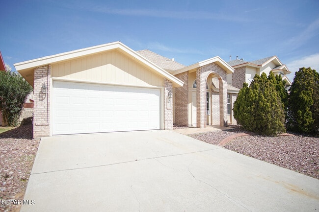 5449 Colin Powell Ave in El Paso, TX - Building Photo - Building Photo