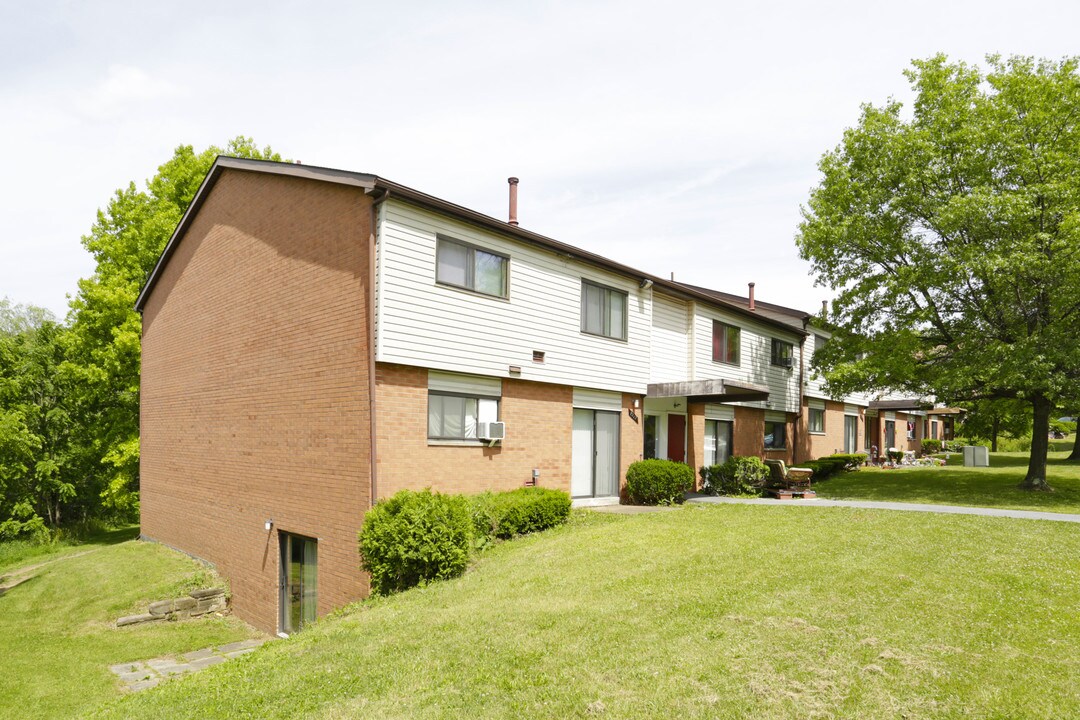 Logan Hills Apartments in Altoona, PA - Foto de edificio