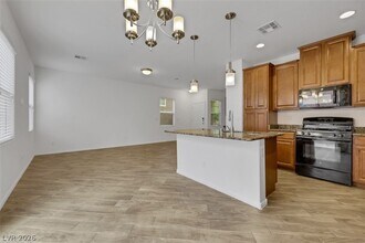 7345 Puddle Duck St in Las Vegas, NV - Building Photo - Building Photo