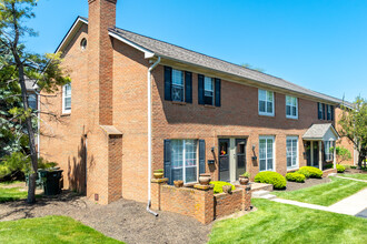 Brafferton Village Condominum (por) in Columbus, OH - Foto de edificio - Primary Photo