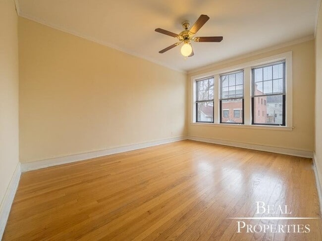property at 1450 W Byron St