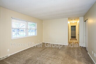 12209 Dunbar Cir N in Cumberland, IN - Building Photo - Building Photo