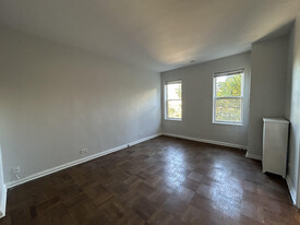 559 W Cornelia Ave, Unit 502 in Chicago, IL - Building Photo - Building Photo