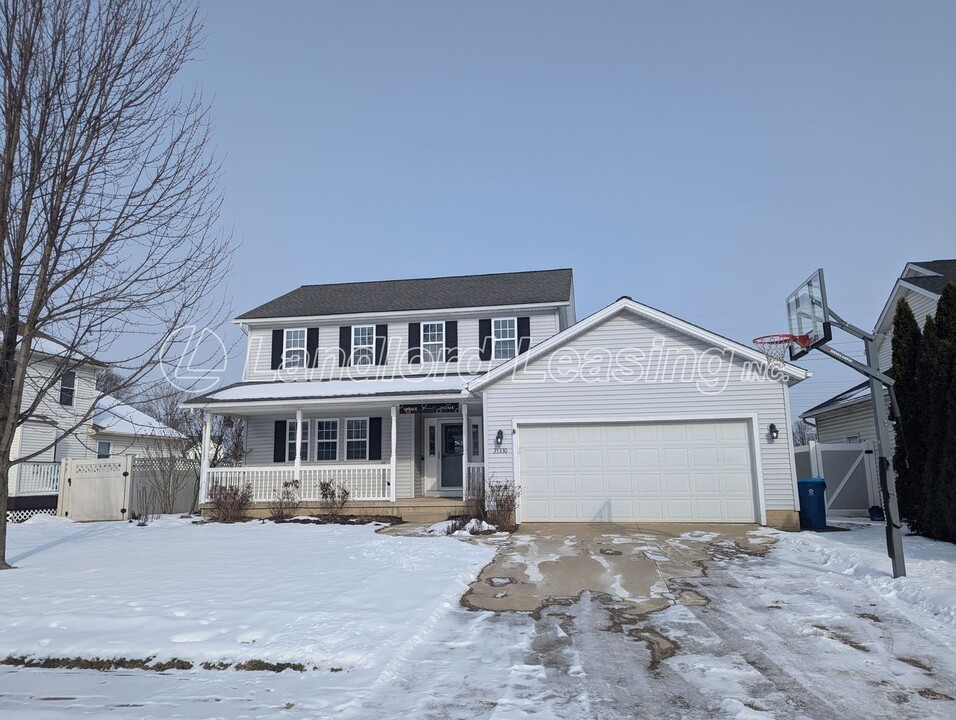 35330 Oxford Ct in North Ridgeville, OH - Building Photo