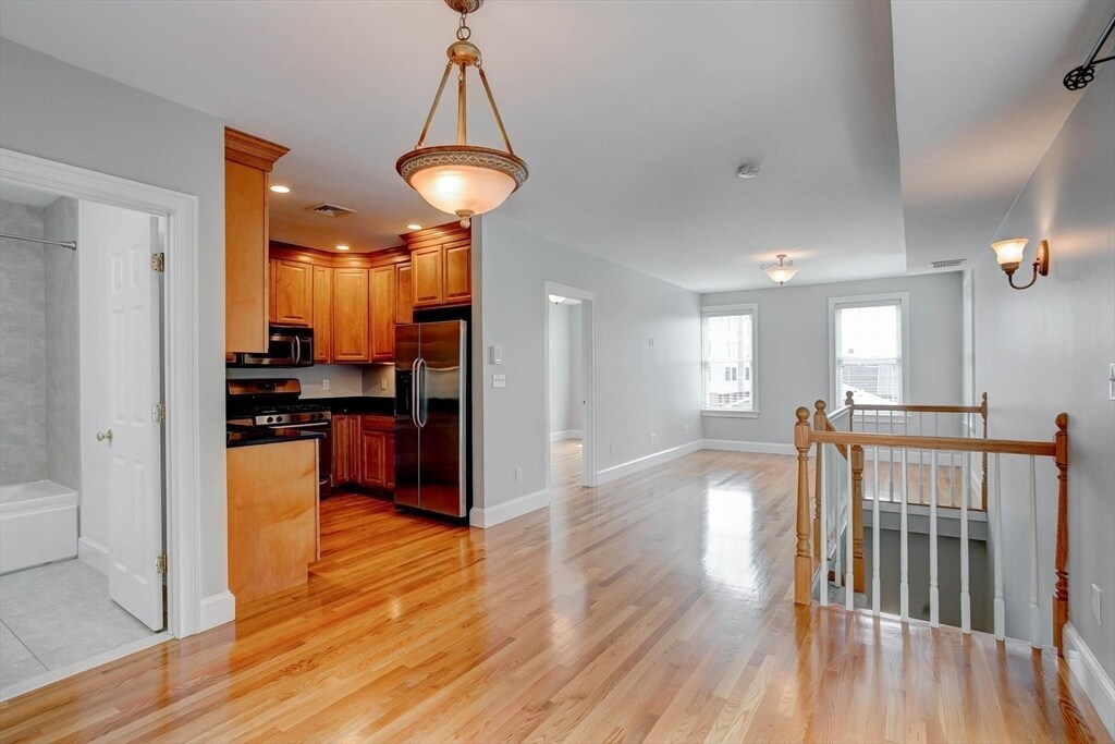 168 W 9th St, Unit 3 in Boston, MA - Foto de edificio