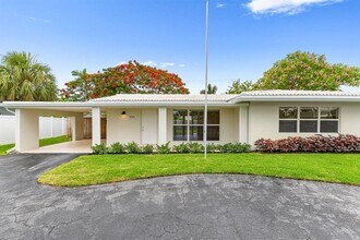 2741 NE 53rd St in Lighthouse Point, FL - Building Photo - Building Photo