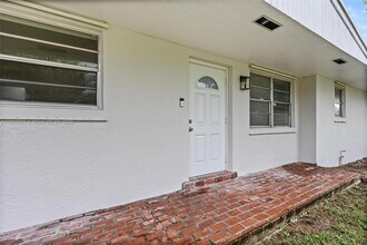 1621 NW 13th Ave in Homestead, FL - Building Photo - Building Photo