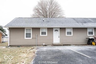 4881 300W in New Palestine, IN - Building Photo