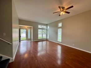871 Taralon Trail in Lake In The Hills, IL - Building Photo - Building Photo