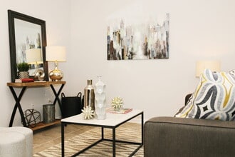 95 Murray St, Unit 216 in Elizabeth, NJ - Building Photo - Building Photo