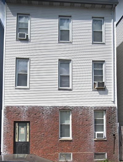 190R Paris St in Boston, MA - Building Photo