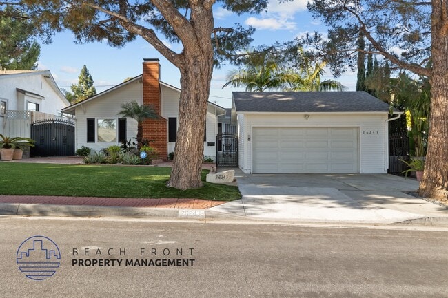 26243 Monte Vista Ave. in Lomita, CA - Foto de edificio - Building Photo