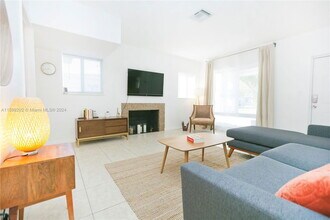 1280 NE 132nd St in North Miami, FL - Building Photo - Building Photo
