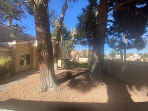 7600 Painted Dunes Dr in Las Vegas, NV - Foto de edificio - Building Photo