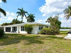 337 Shore Dr in Ft. Myers, FL - Building Photo