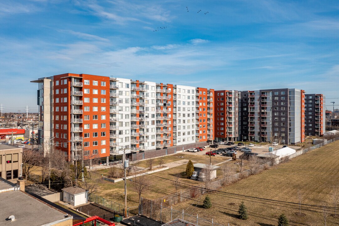 4650-4760 Jean-Talon Rue E in Montréal, QC - Building Photo