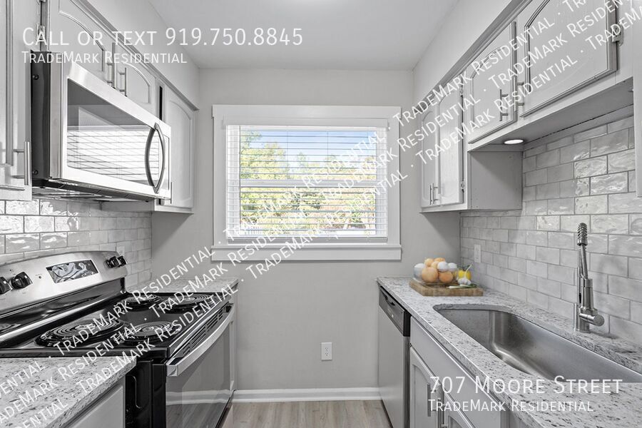 707 S Moore St in Clayton, NC - Building Photo