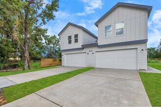 4713 Talina Way-Unit -B in Houston, TX - Foto de edificio - Building Photo