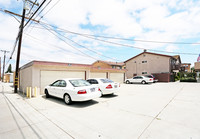 4441 Green Ave in Los Alamitos, CA - Foto de edificio - Building Photo