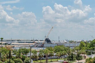 1208 E Kennedy Blvd in Tampa, FL - Foto de edificio - Building Photo