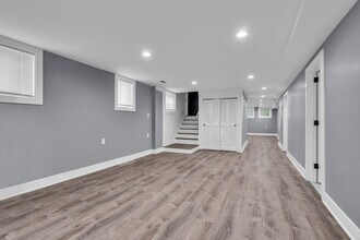 2424 W Hollywood Ave in Chicago, IL - Building Photo - Building Photo