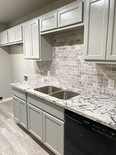 7866 Gladys Ave in Beaumont, TX - Building Photo - Building Photo