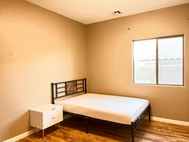 916 E Bob Barney Ct in North Las Vegas, NV - Building Photo