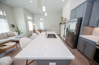 5209 Allen St in Houston, TX - Building Photo - Building Photo