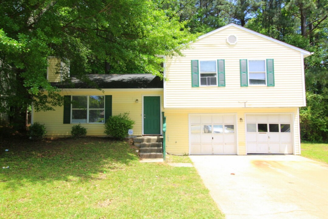 2238 Scarbrough Dr in Stone Mountain, GA - Foto de edificio