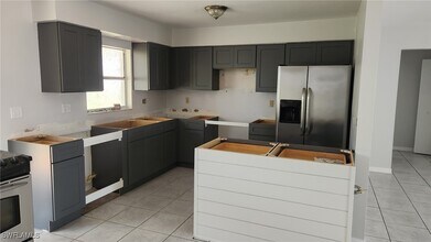 2837 SW 1st Terrace in Cape Coral, FL - Building Photo - Building Photo