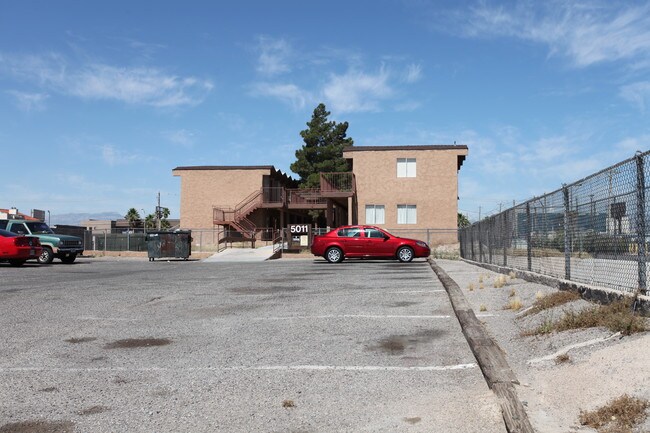 Pine Creek Apartments in Las Vegas, NV - Building Photo - Building Photo