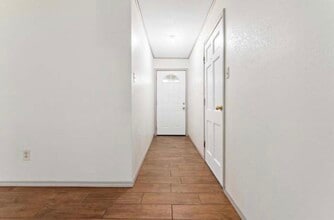 245 E Smith St in Sour Lake, TX - Building Photo - Building Photo