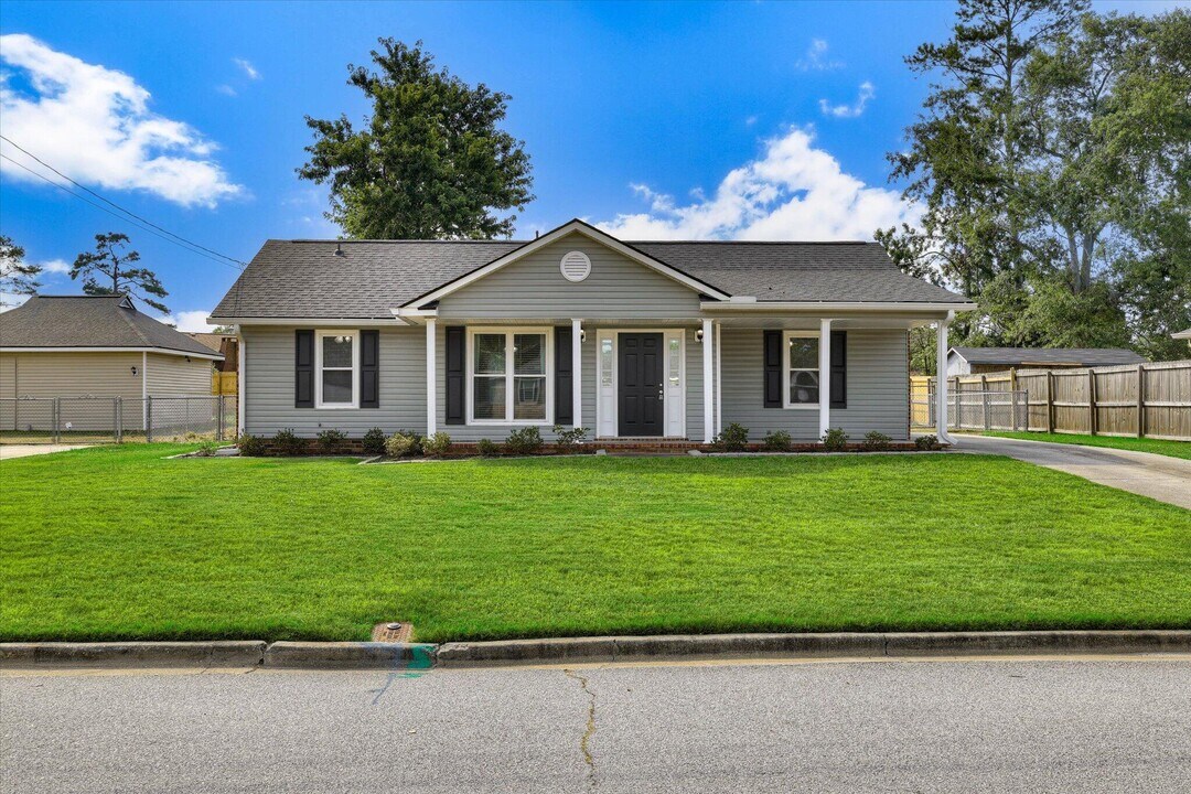 125 Cyndee Cir in Martinez, GA - Building Photo