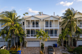 White Sands Beach Homes in Hollywood, FL - Building Photo - Primary Photo