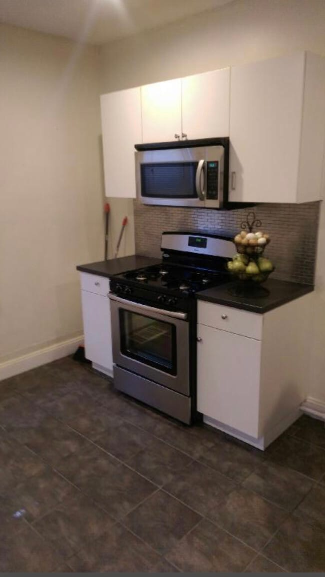 108 Hyde Park Ave, Unit 1 in Boston, MA - Building Photo - Building Photo