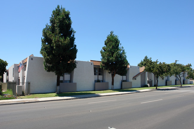 Oxnard Village Apartments in Oxnard, CA - Building Photo - Building Photo