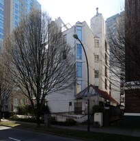 Kelvin Court in Vancouver, BC - Building Photo