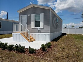30 Glass St in Lake Placid, FL - Building Photo