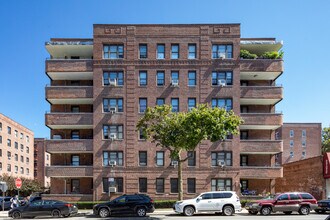 99-12 65th Ave in Rego Park, NY - Building Photo - Building Photo