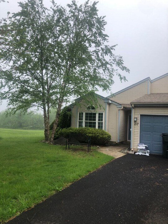 37 Kern Dr in Perkasie, PA - Building Photo