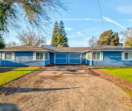 2049 Hudson Way in Sacramento, CA - Building Photo - Building Photo