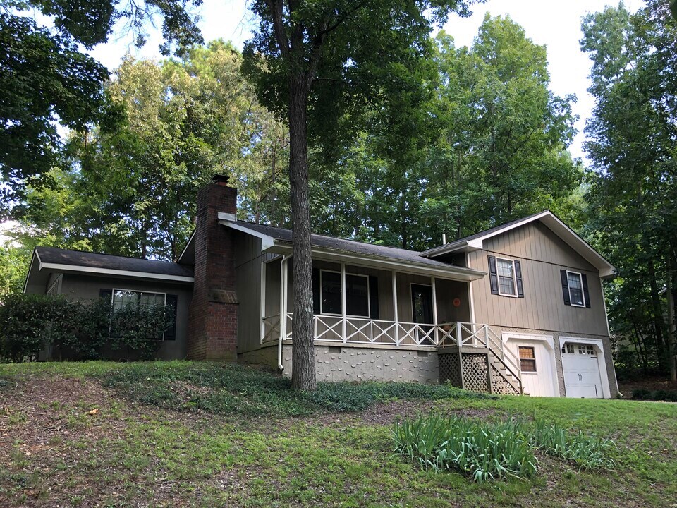 1691 Stoney Point Cir in Rocky Face, GA - Building Photo