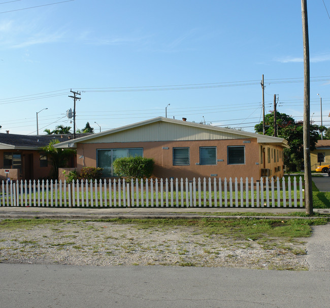 2258-2266 NE 173 St in North Miami Beach, FL - Building Photo - Building Photo