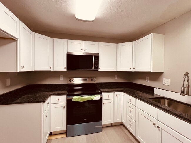 144 Yorkshire St, Unit First Floor