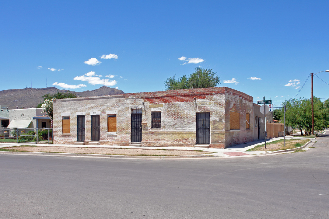 3327-3329 Frutas Ave in El Paso, TX - Building Photo