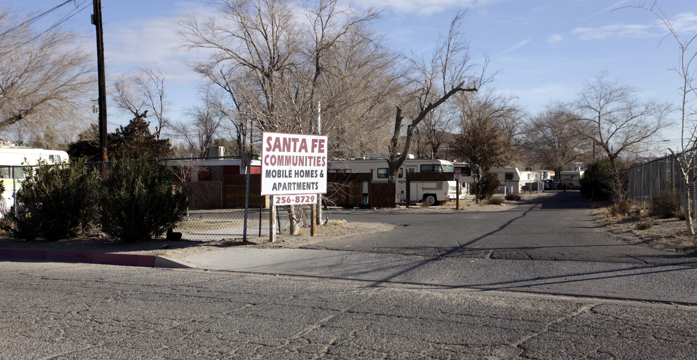 1525 W Main St in Barstow, CA - Building Photo