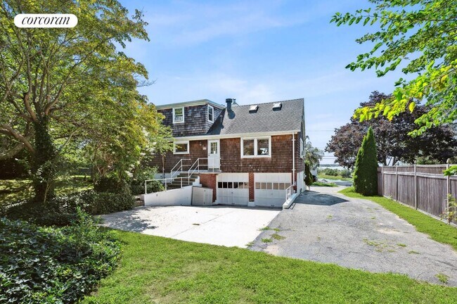 68 Cliff Dr in Sag Harbor, NY - Building Photo - Building Photo