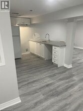 2257 Hanbury Ct in Burlington, ON - Building Photo - Building Photo